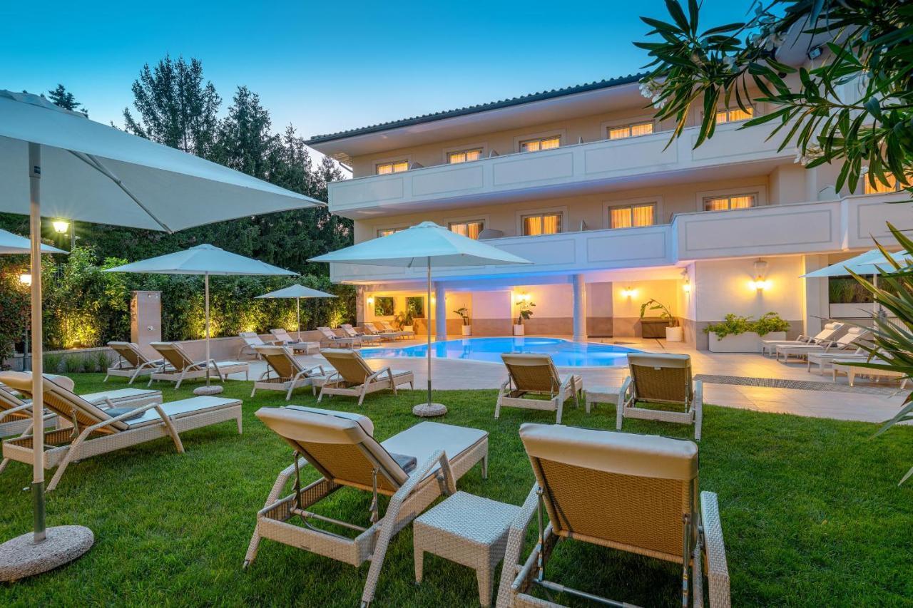 Villa Rosa Hotel Desenzano Десенцано дел Гарда Екстериор снимка