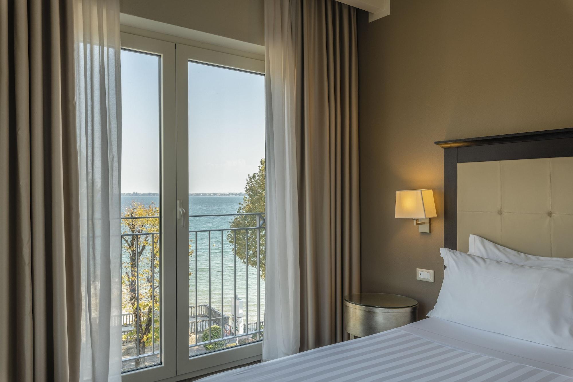 Villa Rosa Hotel Desenzano Десенцано дел Гарда Екстериор снимка