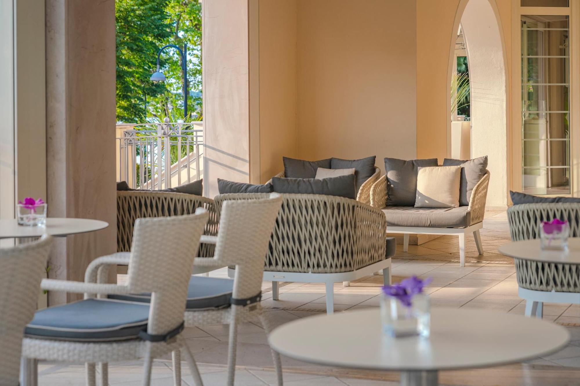 Villa Rosa Hotel Desenzano Десенцано дел Гарда Екстериор снимка