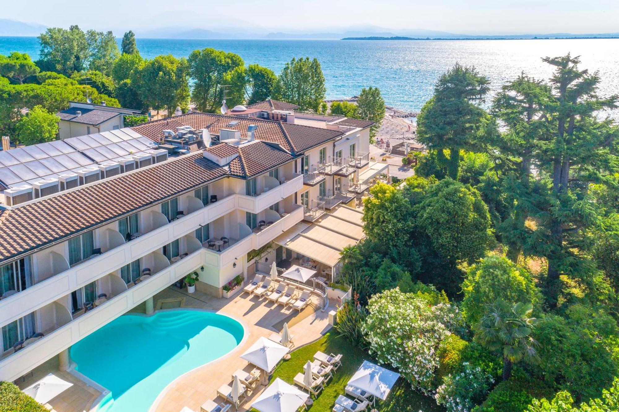 Villa Rosa Hotel Desenzano Десенцано дел Гарда Екстериор снимка