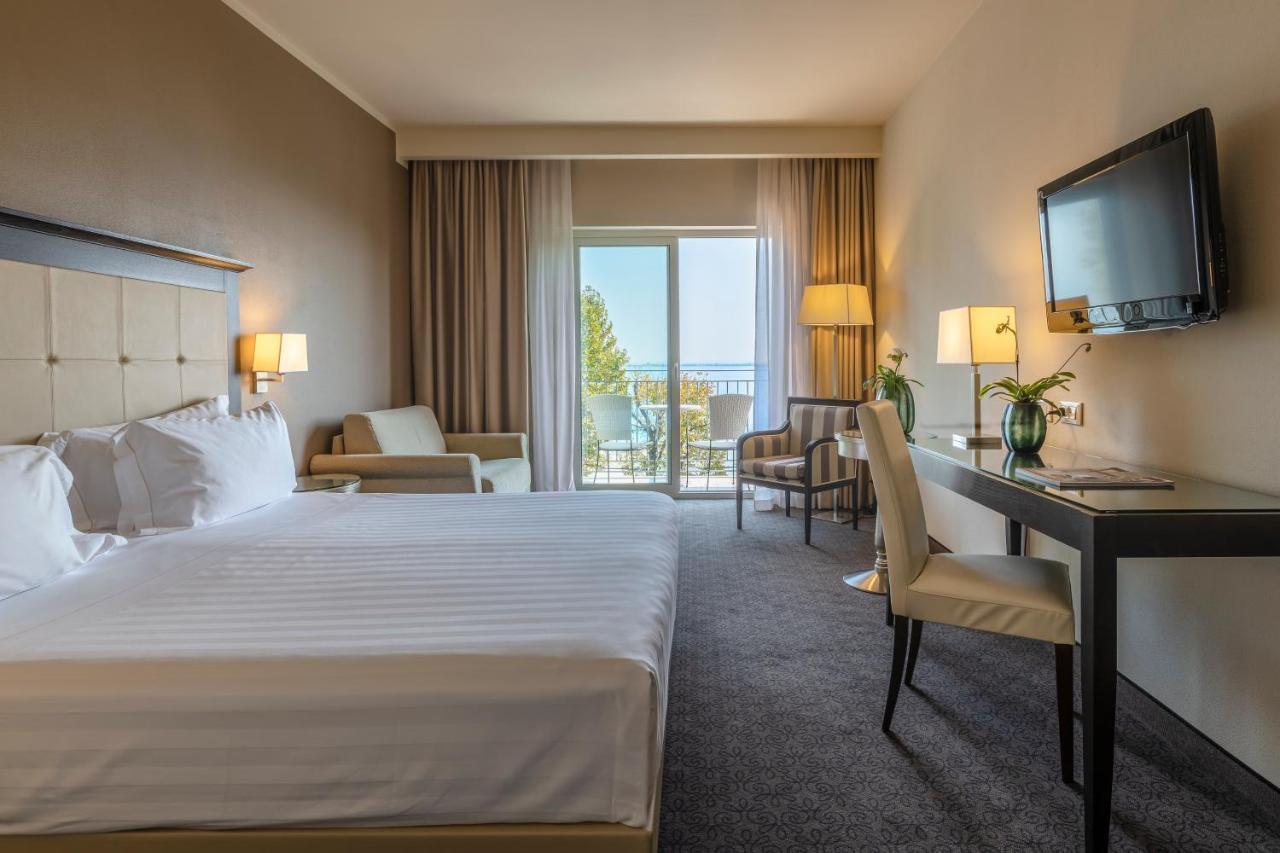 Villa Rosa Hotel Desenzano Десенцано дел Гарда Екстериор снимка