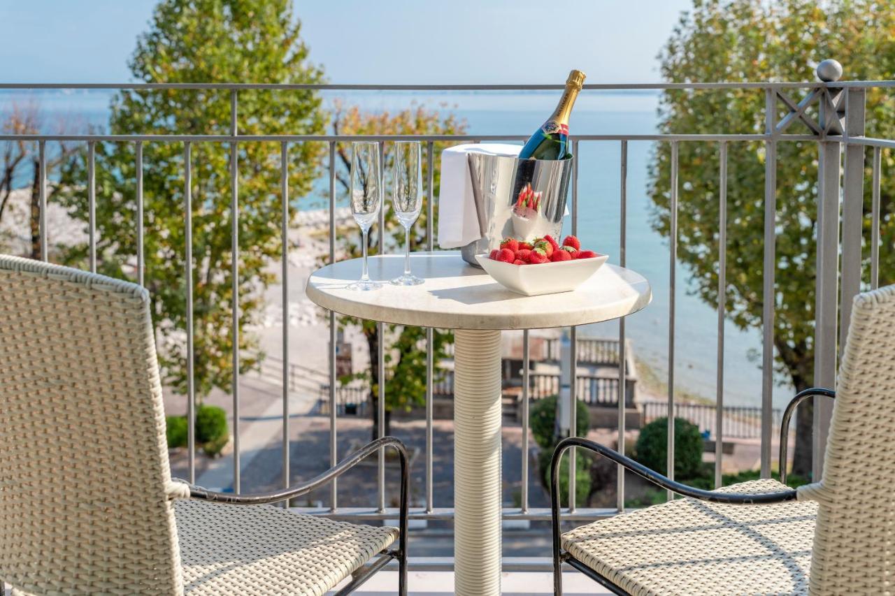 Villa Rosa Hotel Desenzano Десенцано дел Гарда Екстериор снимка